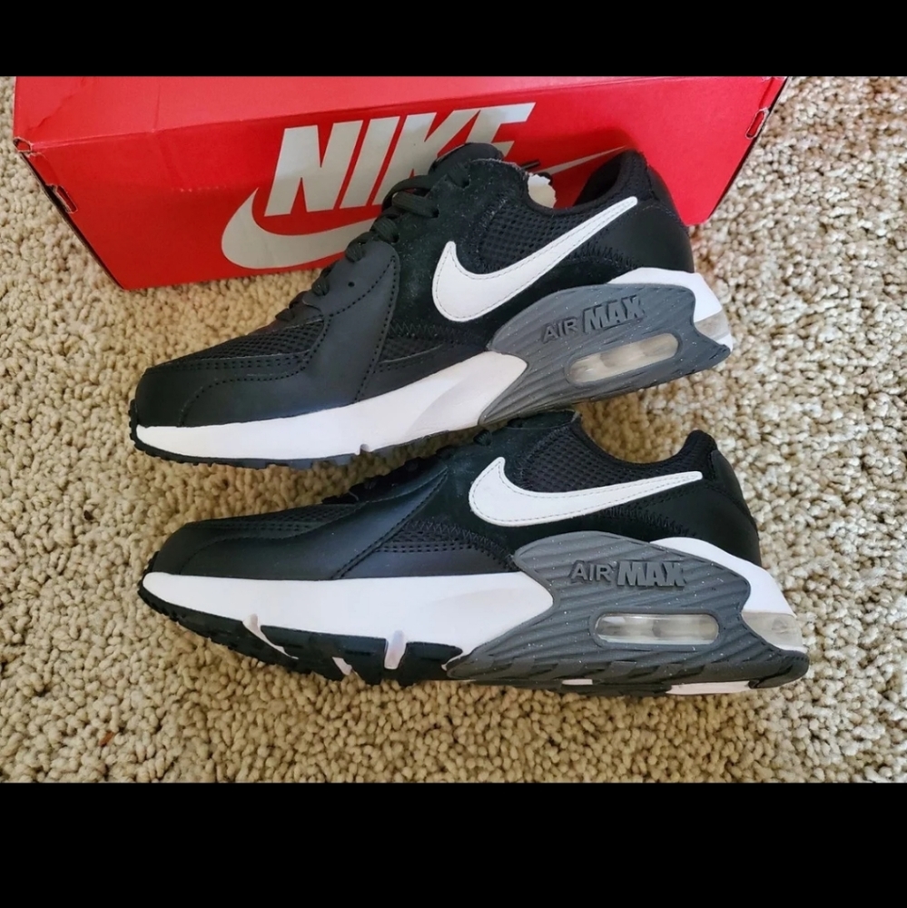 Nike Air Max Excee Sz 7.5